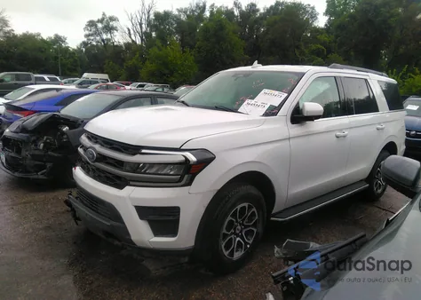 2022 Ford Expedition Xlt z USA, uszkodzony, nr VIN 1FMJU1JT5NEA67318